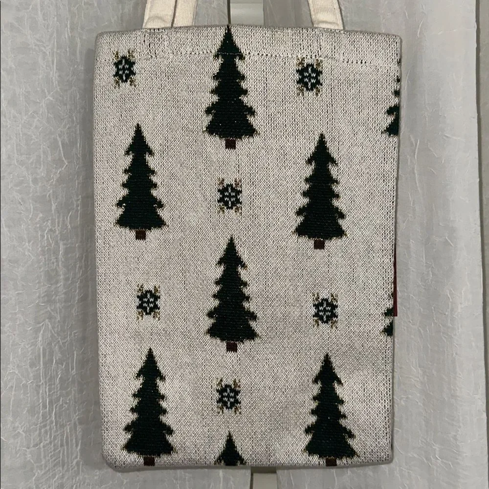 CT White Ivory Green Gold Christmas Tree Snowflake Knit Wine Gift Bag